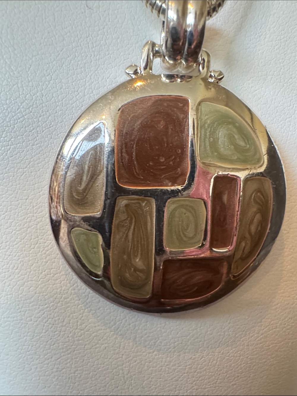 Vintage Kenneth Cole Silver-tone Round Pendant Necklace with Earth Tone Inlay - Picture 2 of 7